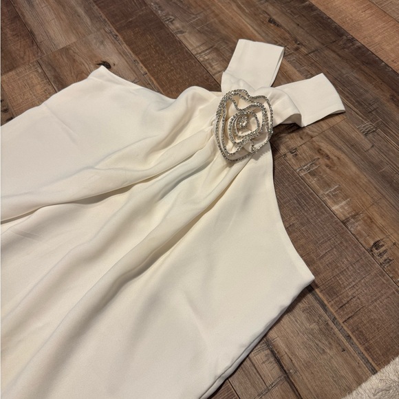 Ann Taylor NEW White Halter Top Rosette Accent Faux Diamond Holiday Top Size MP - Picture 3 of 8